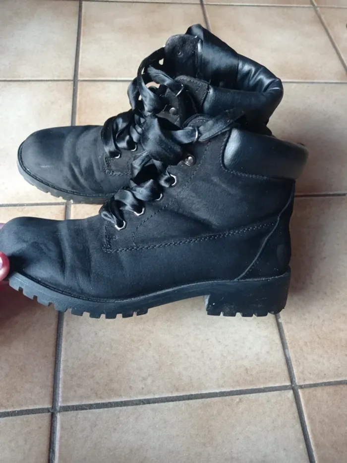 Bottine synthétique effet daim noir lacets rubans - photo numéro 2
