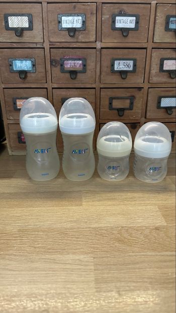 🍼 Lot de biberons – Philips Avent – 2x260 ml + 2x125 ml – Bon état 🍼