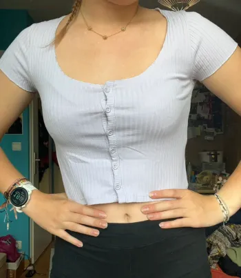 Crop top lavande à boutons Bershka T.M – neuf