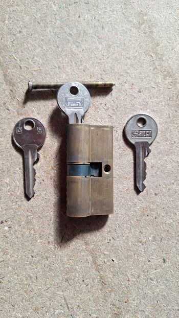 Cylindre de serrure débrayable 60mm. 6cm de hauteur 3 clés