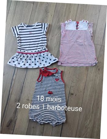 Lot 2 robes et 1 barboteuse 18 mois