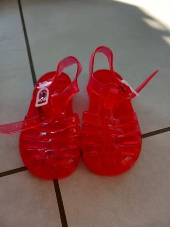 Sandales de plage rose neuves T.21
