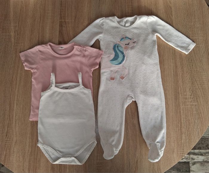 Lot de vêtements bébé fille taille 12 mois