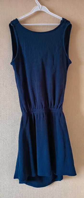Robe courte. Sans manches. Marque Pinepo (966)