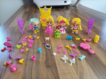 Gros lot Pinypon : 4 personnages, vaisselle et nombreux accessoires 