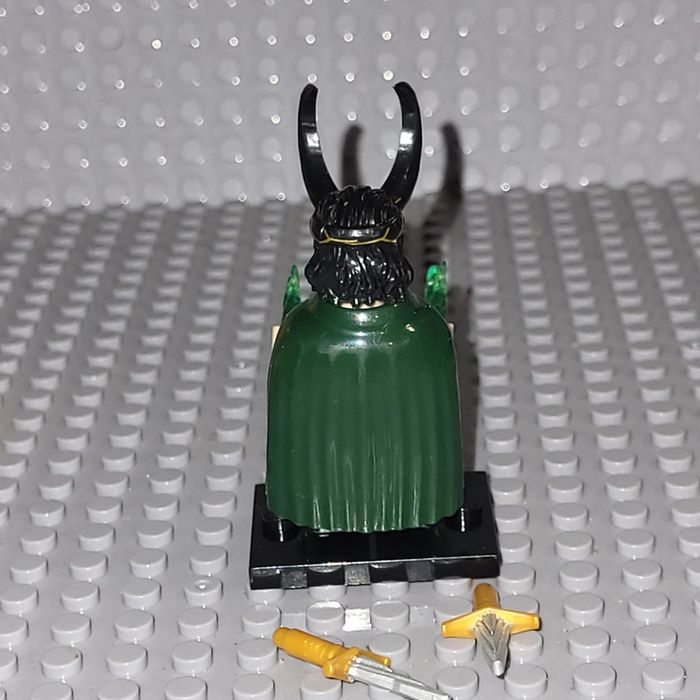 Minifigure / Figurine 🦸 Marvel - DC Comics 🦸 Loki - photo numéro 3