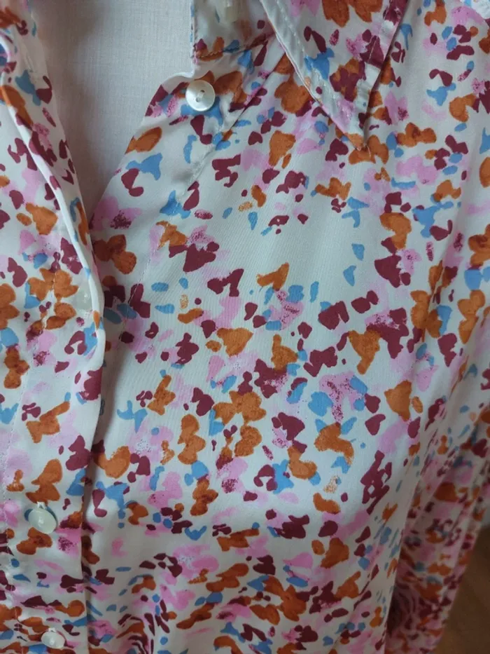 Magnifique blouse satinée fleurie - photo numéro 3