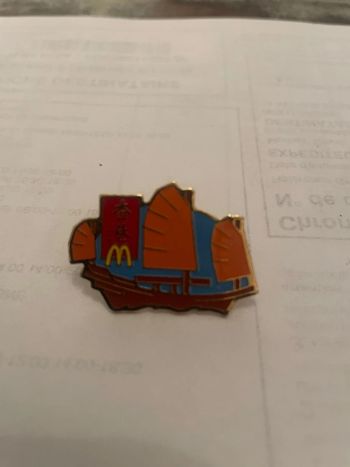 Pin’s Asie Mc Donald’s