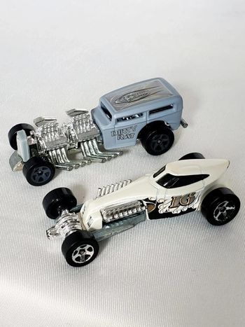 2 Racing cars Hot Wheels Sweet 16 + Way 2 Fast
