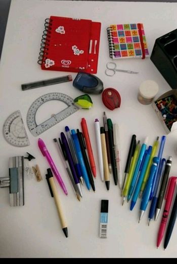 Grand lot de fournitures scolaires