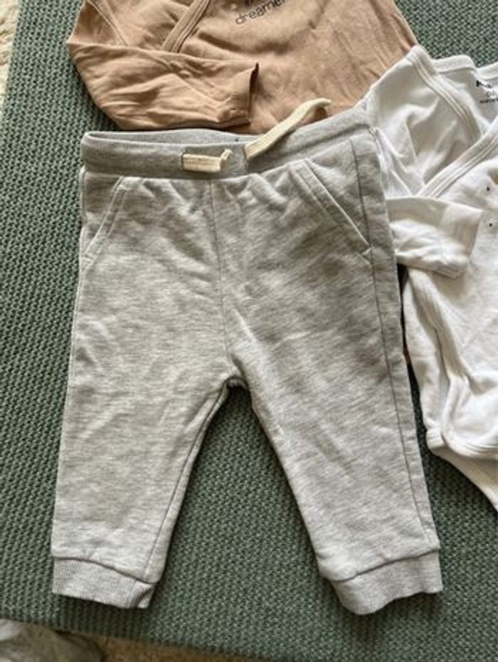 Lot vêtements bébé taille 6 mois - photo numéro 2