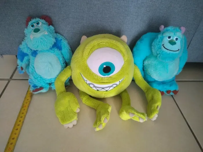 Lot de 3 Peluches monstres et compagnie 2 Sully et 1 Bob