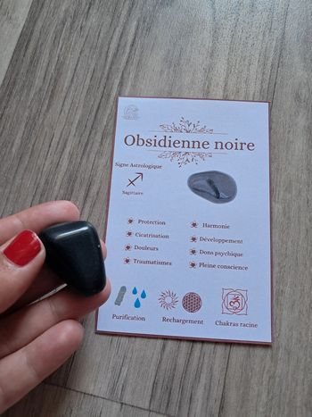 Obsidienne noire avec sa fiche bienfaits