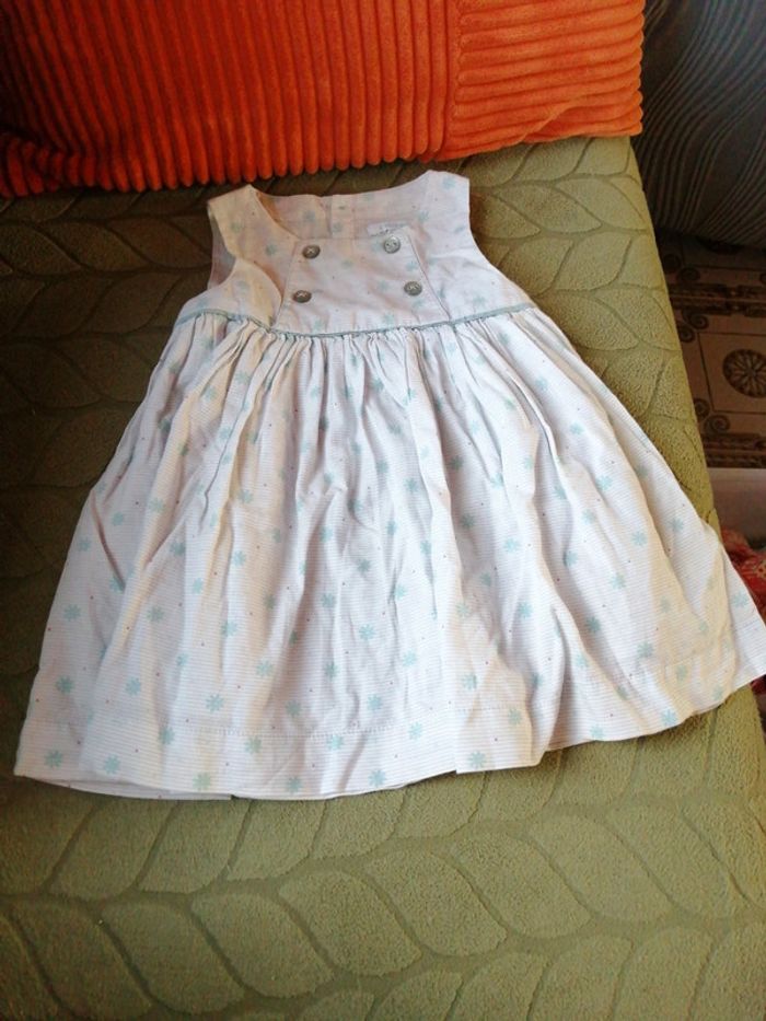 Robe bleue fleurie