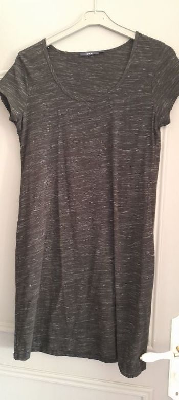 Robe tee shirt noire petite lisière blanche