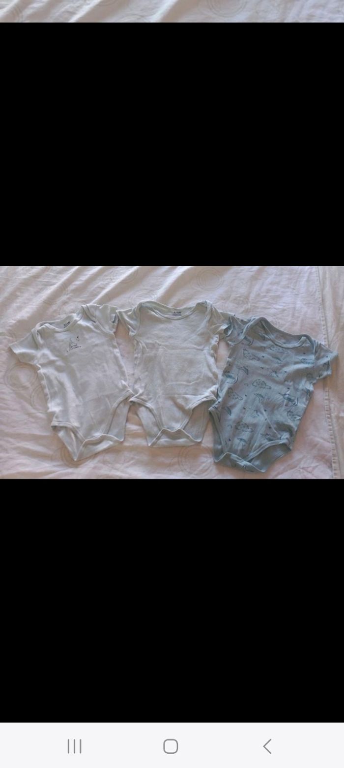 Lot bodies et pyjamas 24 mois - photo numéro 2