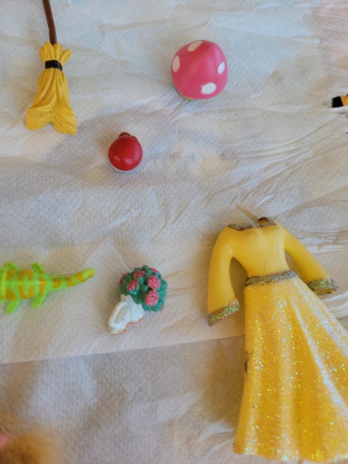 Gros lot accessoires disney petit poupée - photo numéro 7