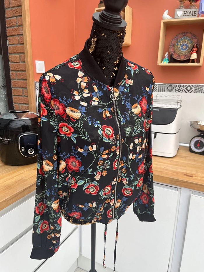 Jolie veste fleurie fluide S