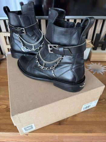 Bottines noir en cuir d’agneau  avec chaînes Zadig et Voltaire  Pointure 38