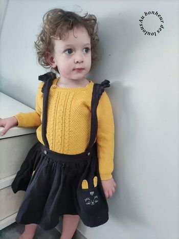 24 mois 2 ans ensemble pull et jupe réversible bretelle  ( différentes enseigne)