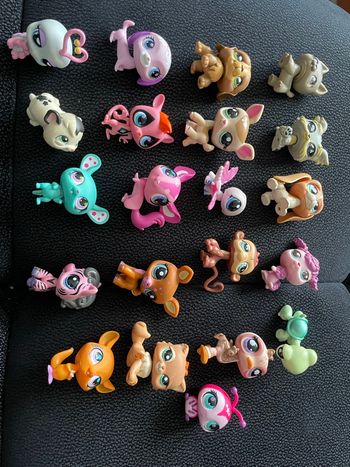 Lot de 21 Petshops 