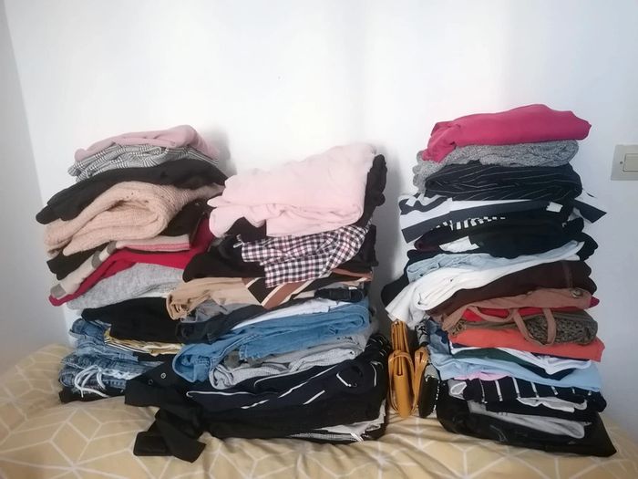 Lot de plus de 100 vêtements de la taille 38 a 42