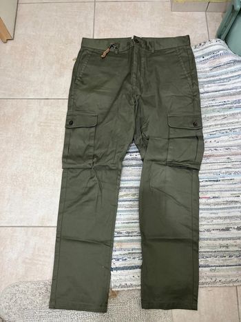 Pantalon style cargo