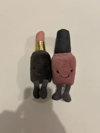 Lot rouge à lèvre et vernis jellycat