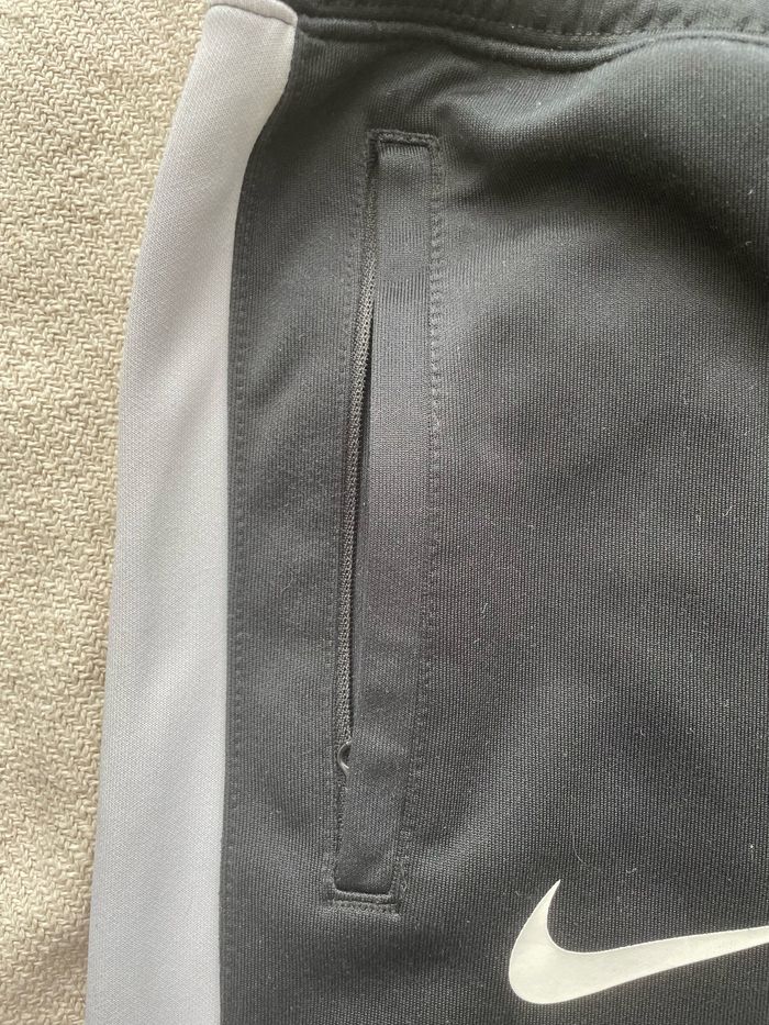 Jogging Nike Swoosh taille M - photo numéro 4