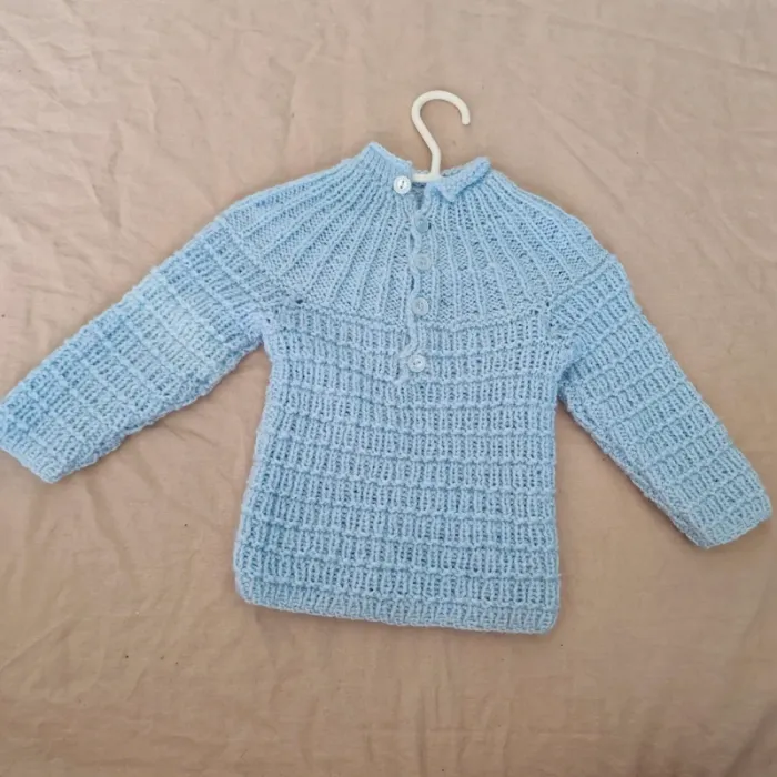 Pull fait main naissance - photo numéro 2