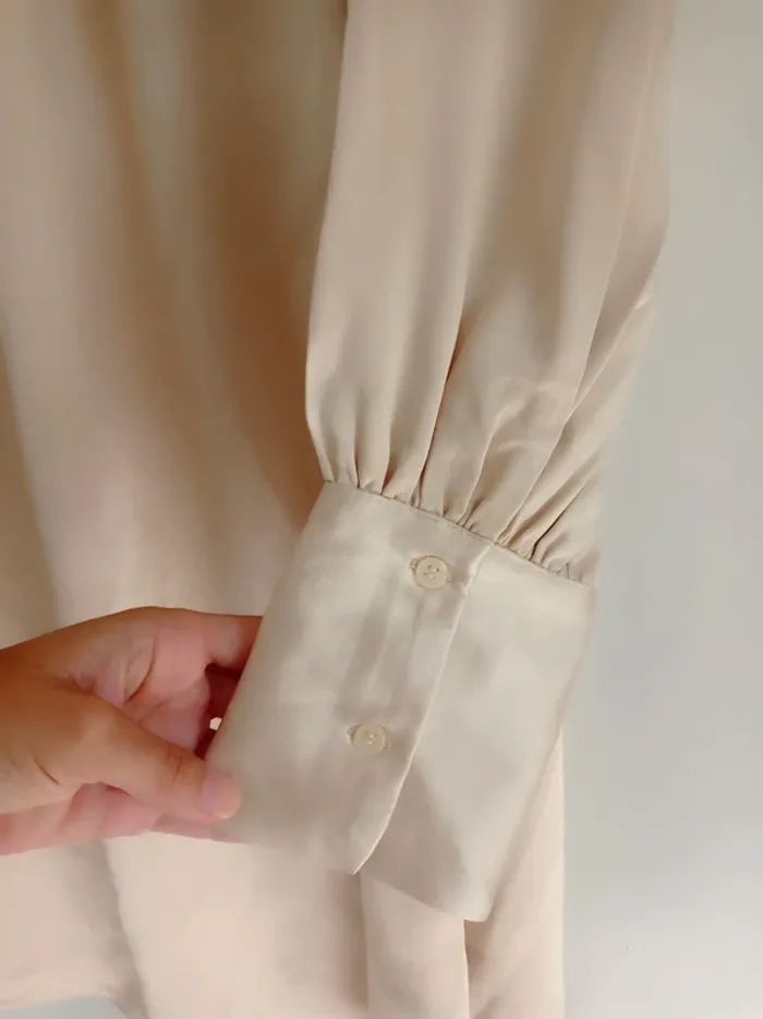 Magnifique robe effet soie satinée beau col haut beige champagne neuf avec étiquette T.M H&M - photo numéro 4