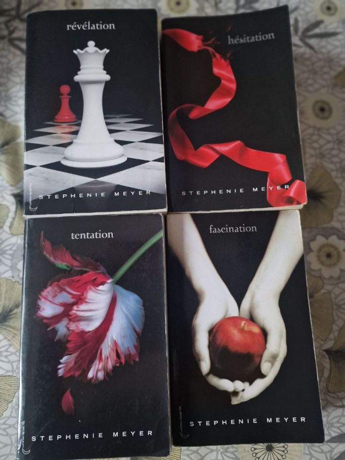 Lot Twilight dvds + livres - photo numéro 7