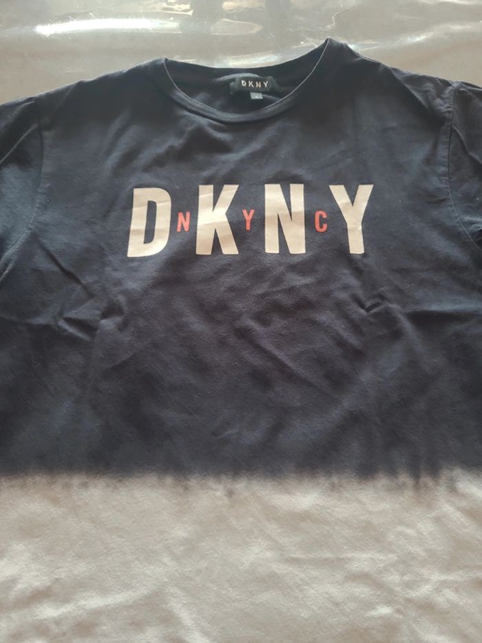 Tee-shirt DKNY 8 ans - photo numéro 2