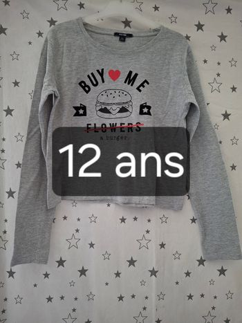 Tee-shirt gris chiné avec impression burger 12 ans Kiabi
Très bon état ni trous ni tache