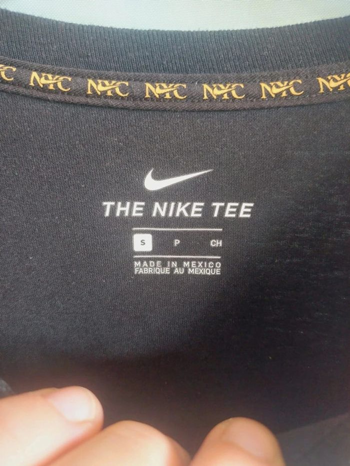 Tee-shirts manches longues NYC  Nike Taille S - photo numéro 2
