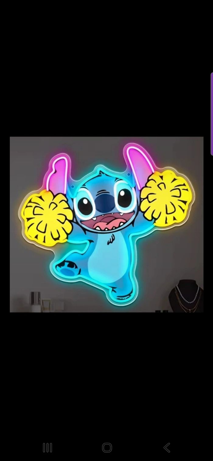 Lampe Led Stitch a accroché au mur