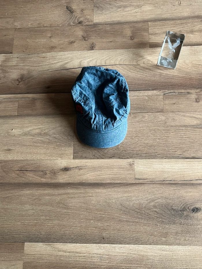 Je vend une casquette bébé garou 12/18 tes bon état