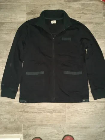 Gilet zippé.