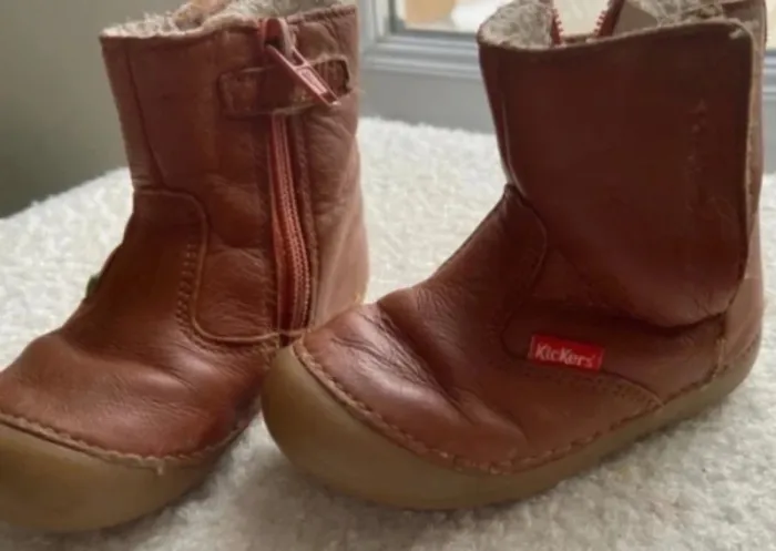 Bottes Kickers en cuir - Taille 20 - Très bon état - photo numéro 8