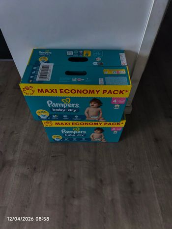 2Pampers couches taille 4