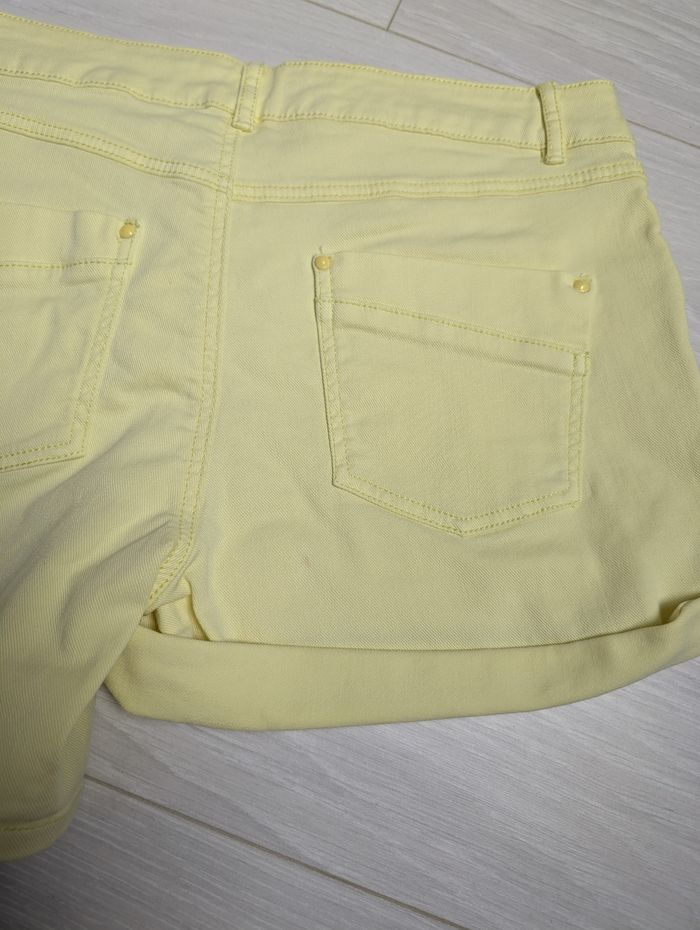 Short jaune pâle - photo numéro 6