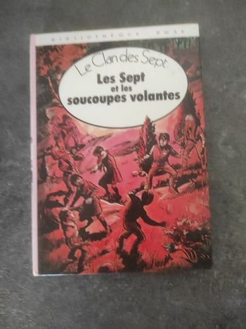 Les Sept et les soucoupes volantes Le Clan des Sept Bibliothèque Rose cartonnée 1982
