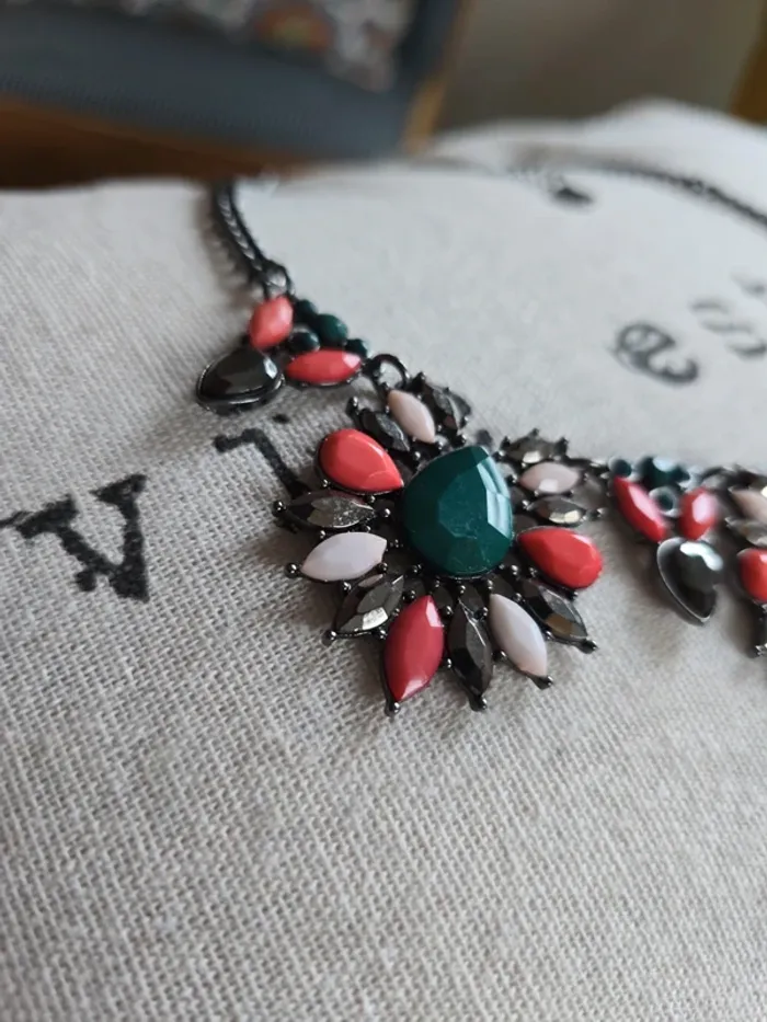 Collier "strass" - photo numéro 3