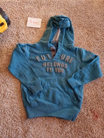 Pull à capuche 3 ans