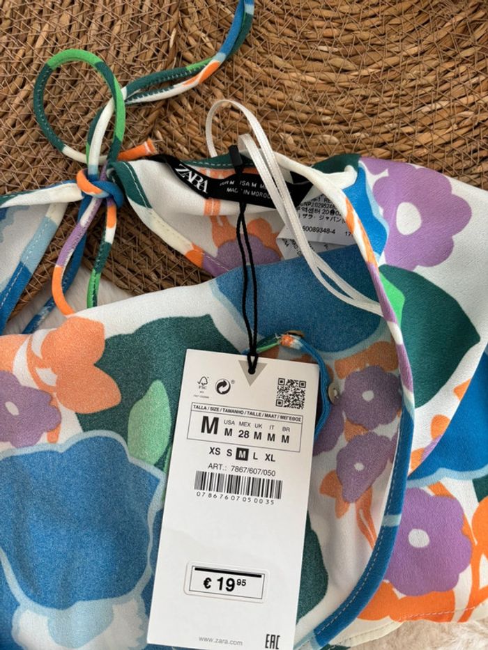 Top dos nu avec fleurs colorées Zara taille M - photo numéro 3