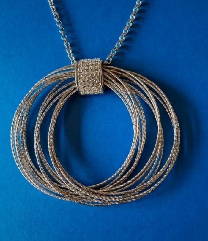 Collier fantaisie long NEUF avec pendentif argenté - photo numéro 5