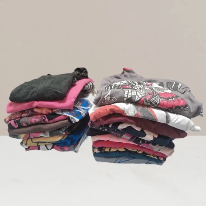 Lot de 24 T-shirts - toutes marques - taille 12 ans
