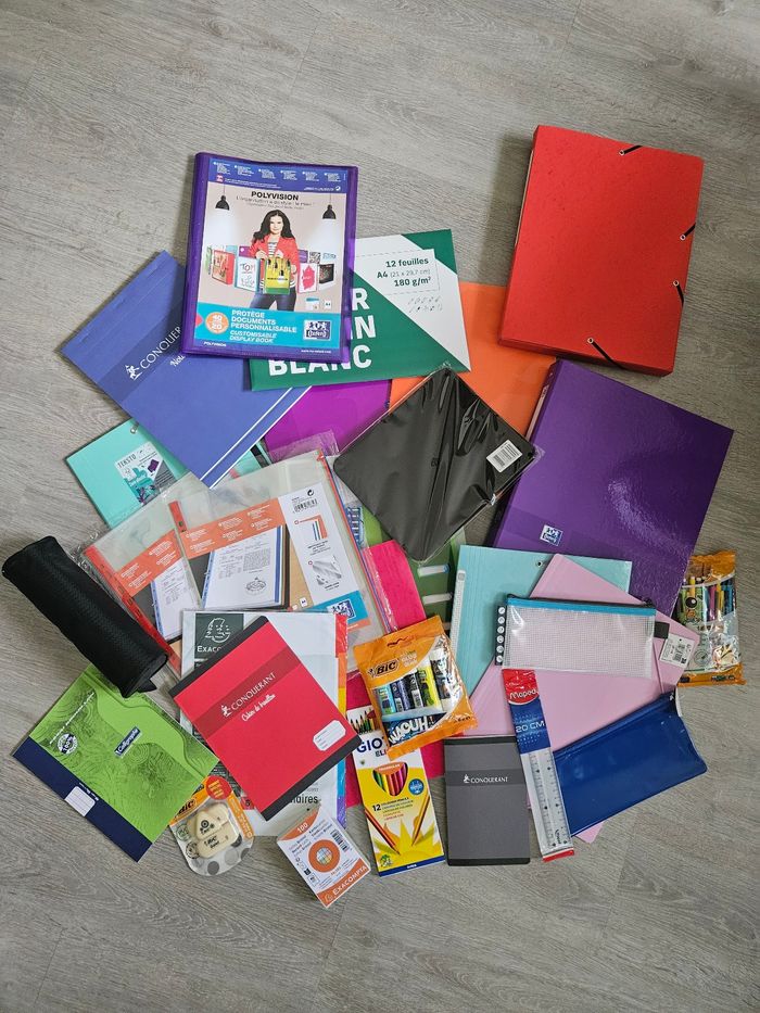 Gros lot de fourniture scolaire neuf et de marque