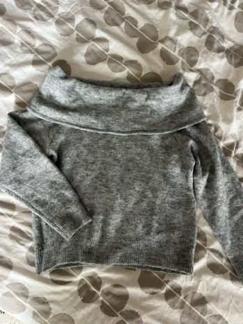 Pull épaule dénudée