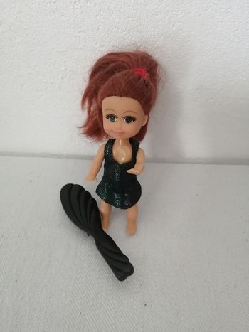 petite poupée rousse